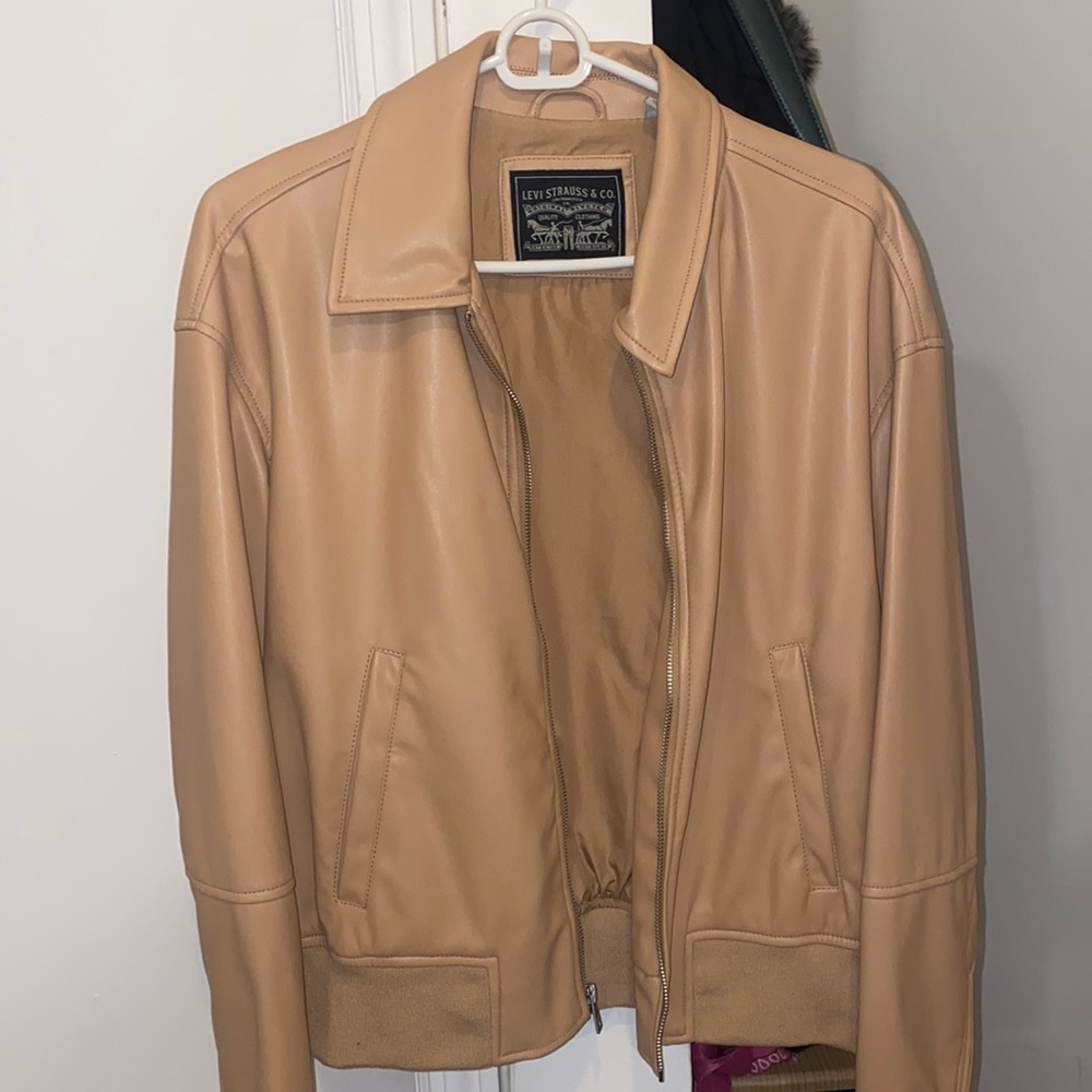 NEW Beige Levi’s leather bomber jacket. Size M.